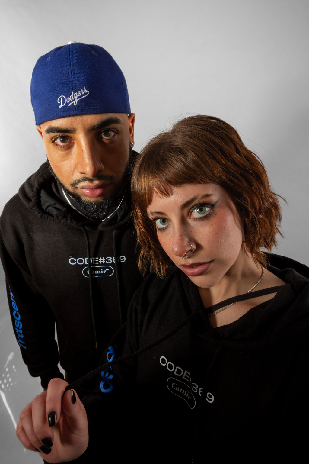 Hoodie Trascend detalle lateral — Poleron Streetwear Hombre Chile | Camir Brand