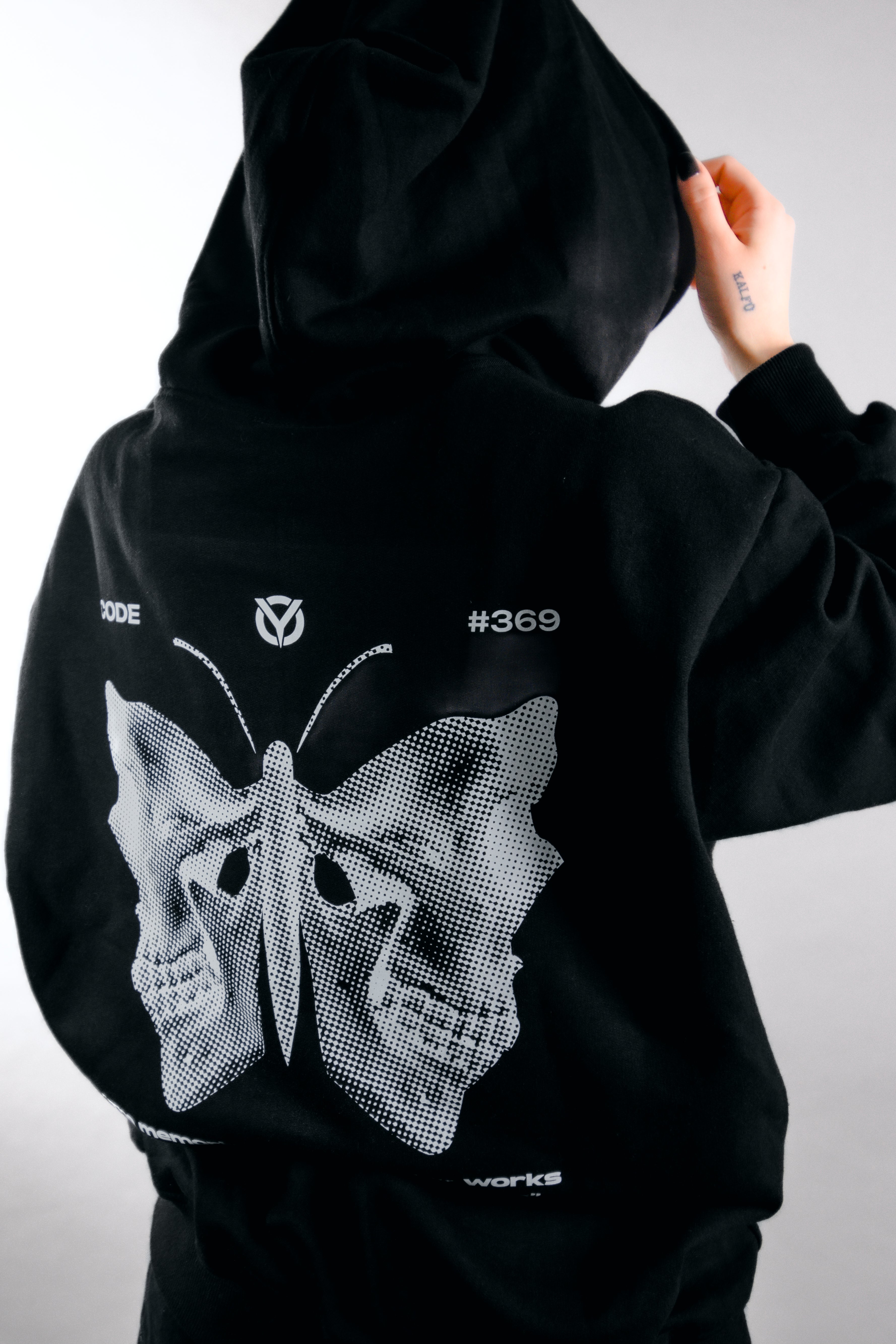 Hoodie Trascend color negro look urbano — Streetwear Hombre | Camir Brand Chile