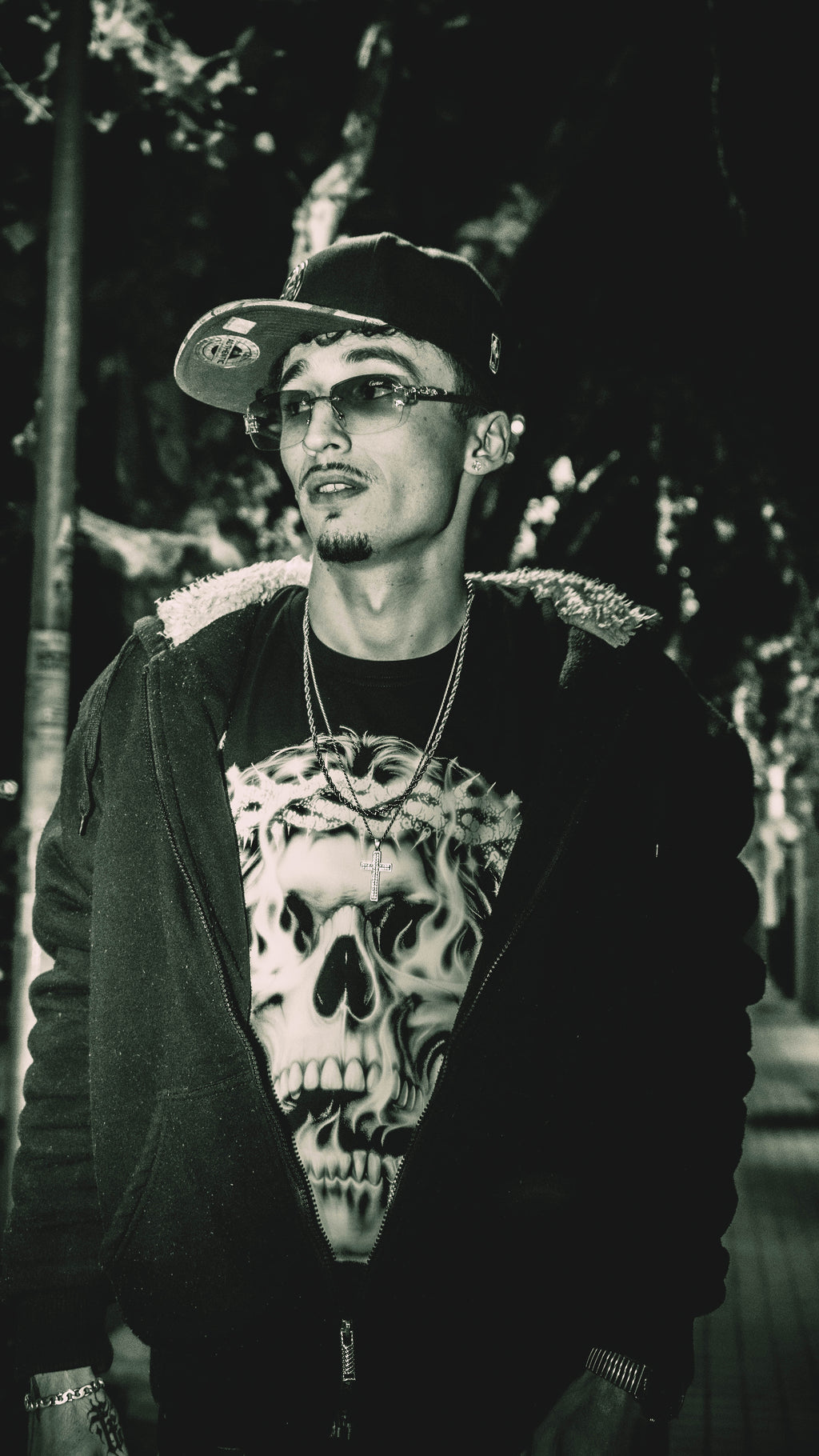 Polera Eternal Smoke modelo en uso — Ropa Streetwear Hombre Chile | Camir Brand