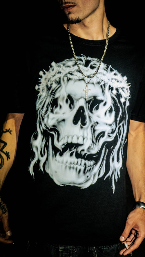 Polera Eternal Smoke detalle gráfica calavera estampado DTF — Camir Brand Chile