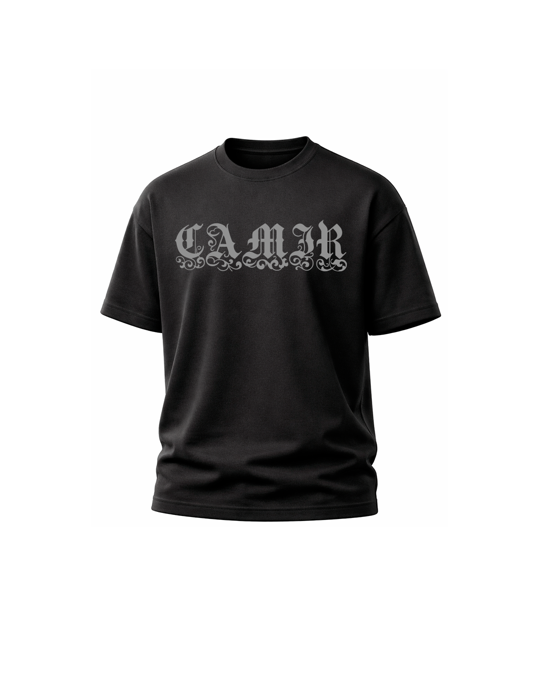 Polera Gothic Logo detalle tipografía gótica CAMIRBRAND — Streetwear Hombre Chile